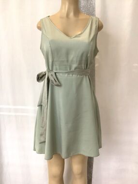 Sleeveless V-Neck Mint Green Belted Dress